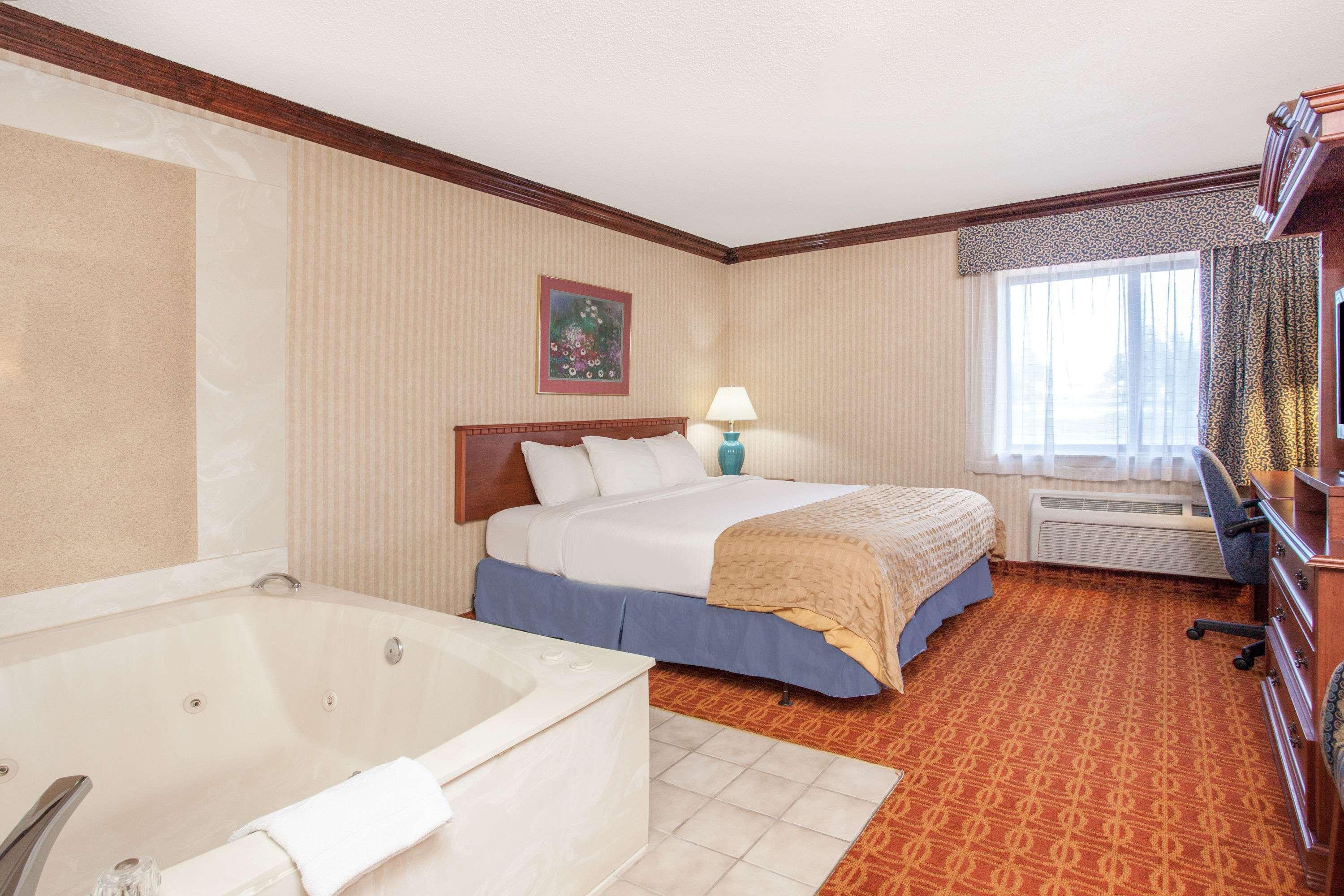 Baymont By Wyndham Detroit/Roseville Dış mekan fotoğraf