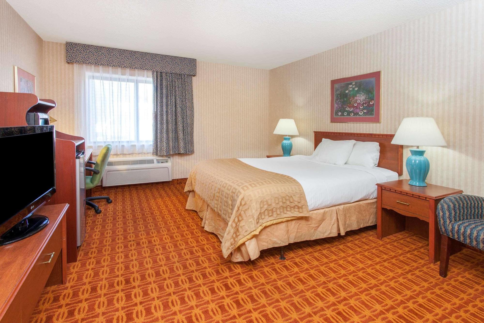 Baymont By Wyndham Detroit/Roseville Dış mekan fotoğraf