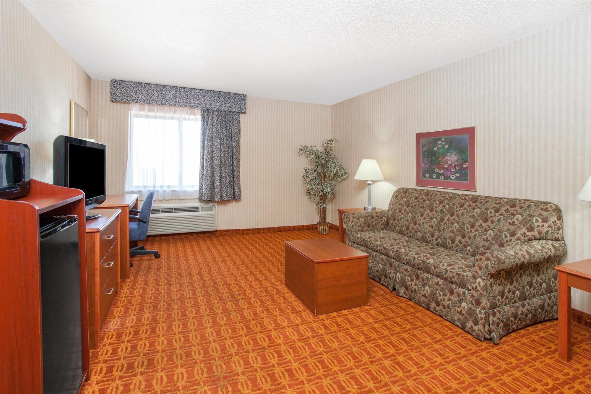 Baymont By Wyndham Detroit/Roseville Dış mekan fotoğraf